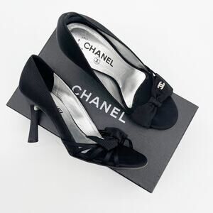 Chanel Vintage Karl Lagerfeld Y2K Grosgrain Bow Pearl CC Peep Toe Heels EU 37